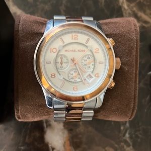 *Needs battery* Michael Kors runway watch silver an rose gold